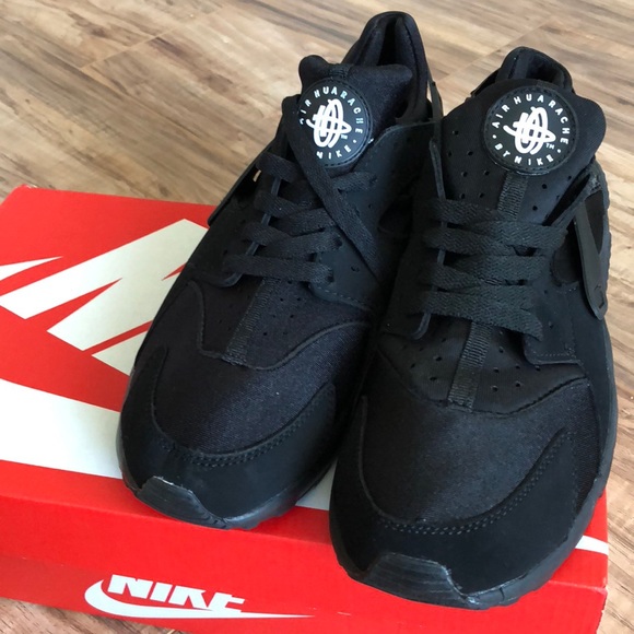 New Nike Air Huarache Triple Black Men,s  Shoes - Picture 3 of 4